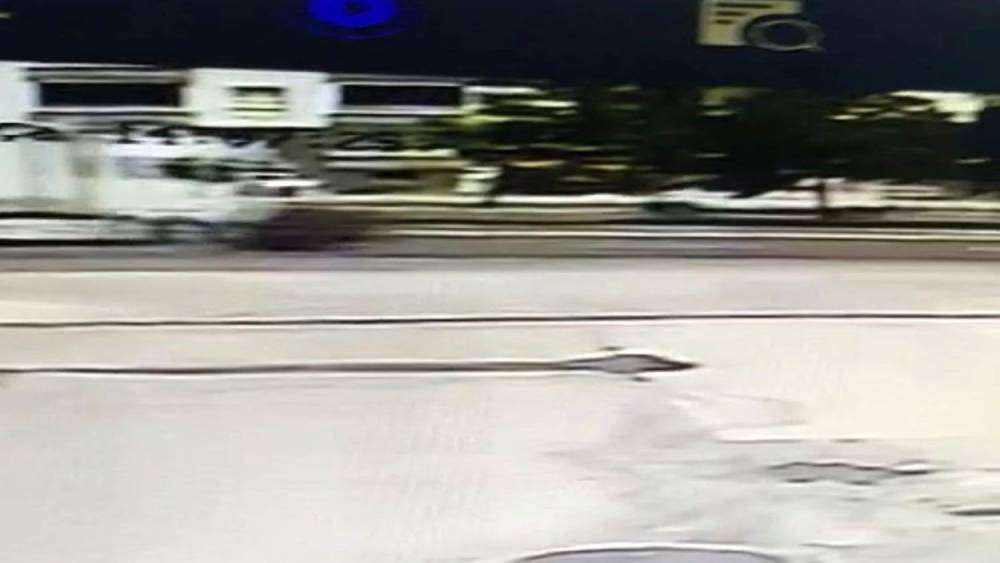 Tırın çarptığı otomobil metrelerce sürüklendi
