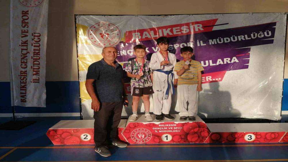 Burhaniyeli sporcuların başarısı sevindirdi
