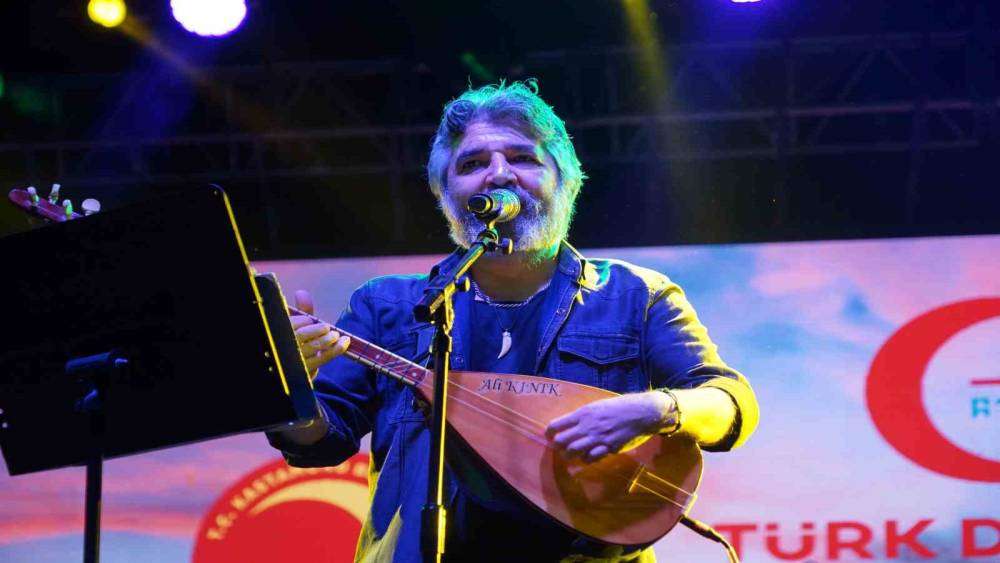 Sanatçı Ali Kınık’tan Melek Mosso’ya gönderme: 