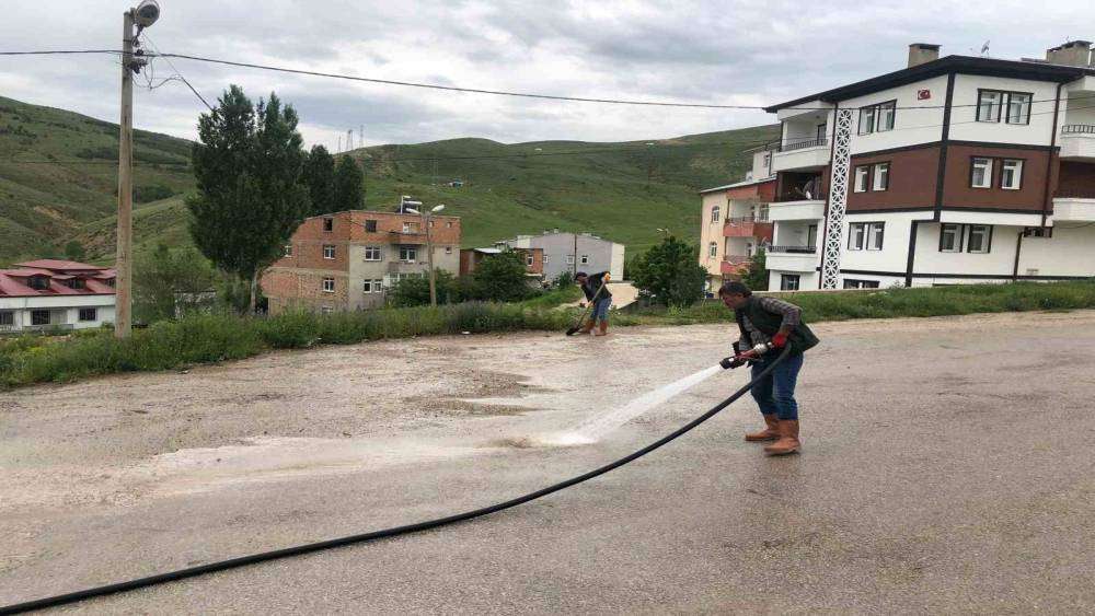 Bayburt Belediyesi’nden cadde ve sokaklarda hummalı çalışma

