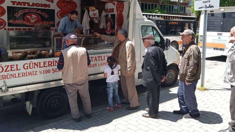 Eskişehir’de vatandaşlara lokma dağıtıldı
