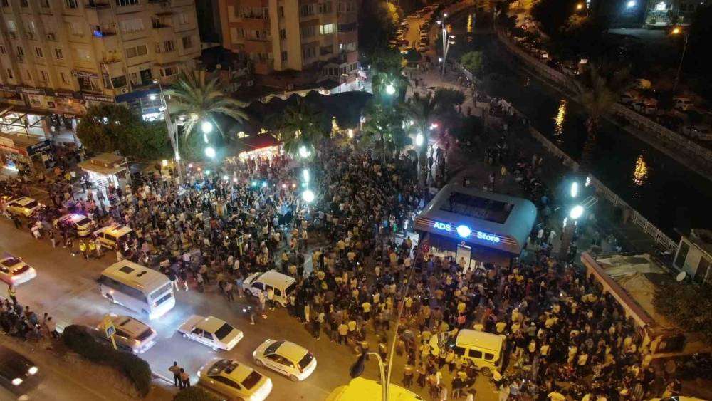 Adana Demirspor’un, Avrupa’ya gitmesi kentte coşkulu şekilde kutlandı
