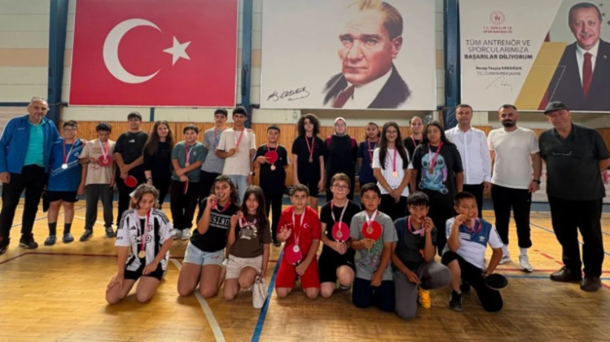 15 TEMMUZ İ&Ccedil;İN MASA TENİSİ VE BADMİNTON M&Uuml;SABAKALARI D&Uuml;ZENLENDİ 