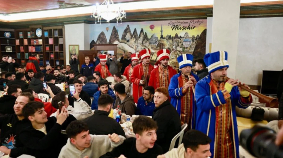 250 KİŞİ SAHURDA BAŞKANLIK MAKAMINDA BULUŞTU 