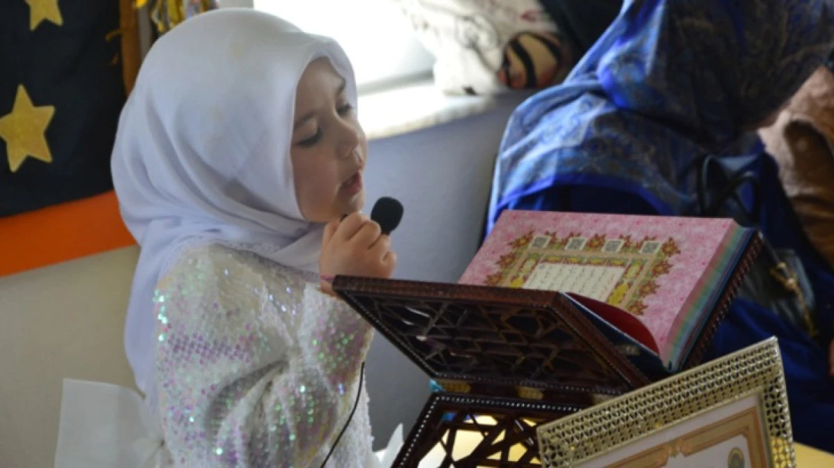 4 YAŞINDA KUR'AN'I KERİM'İ HATMETTİLLER 