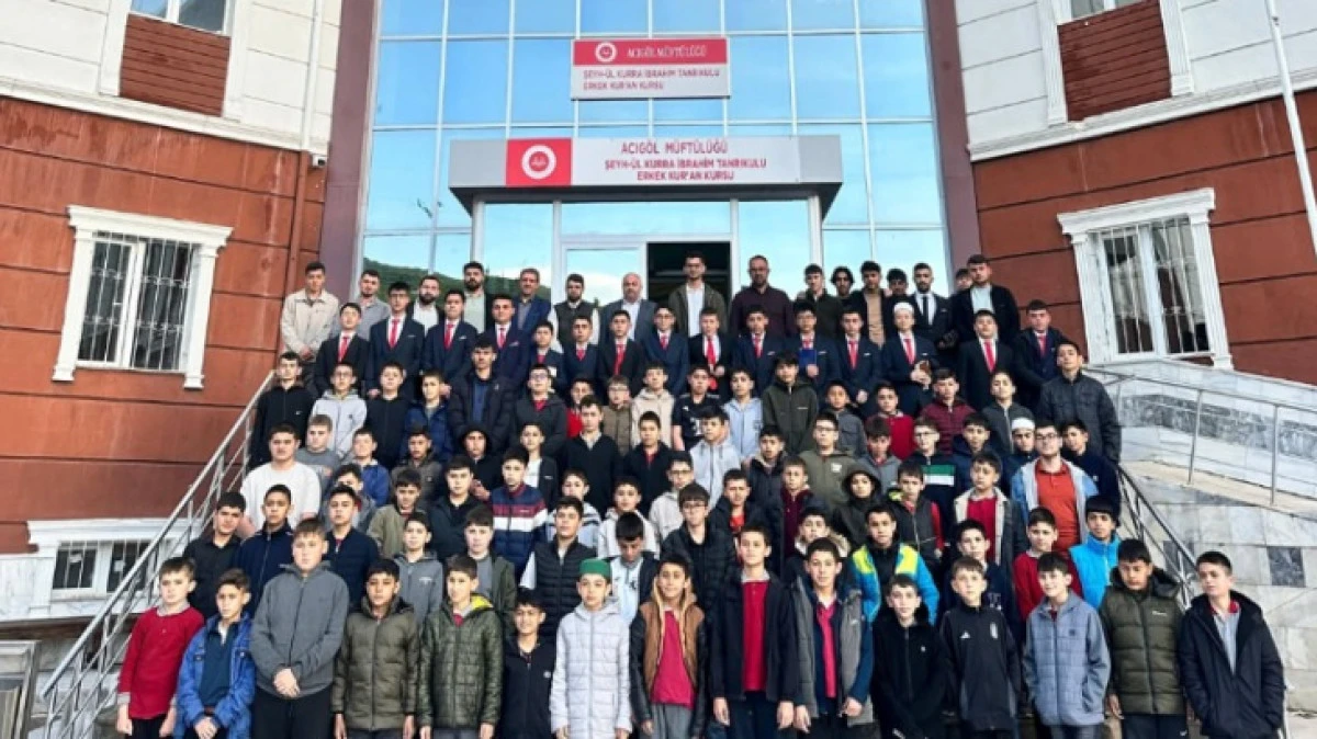 ACIG&Ouml;L VE KARAPINARDA 26 HAFIZ, HAFIZLIK TA&Ccedil;I GİYDİ