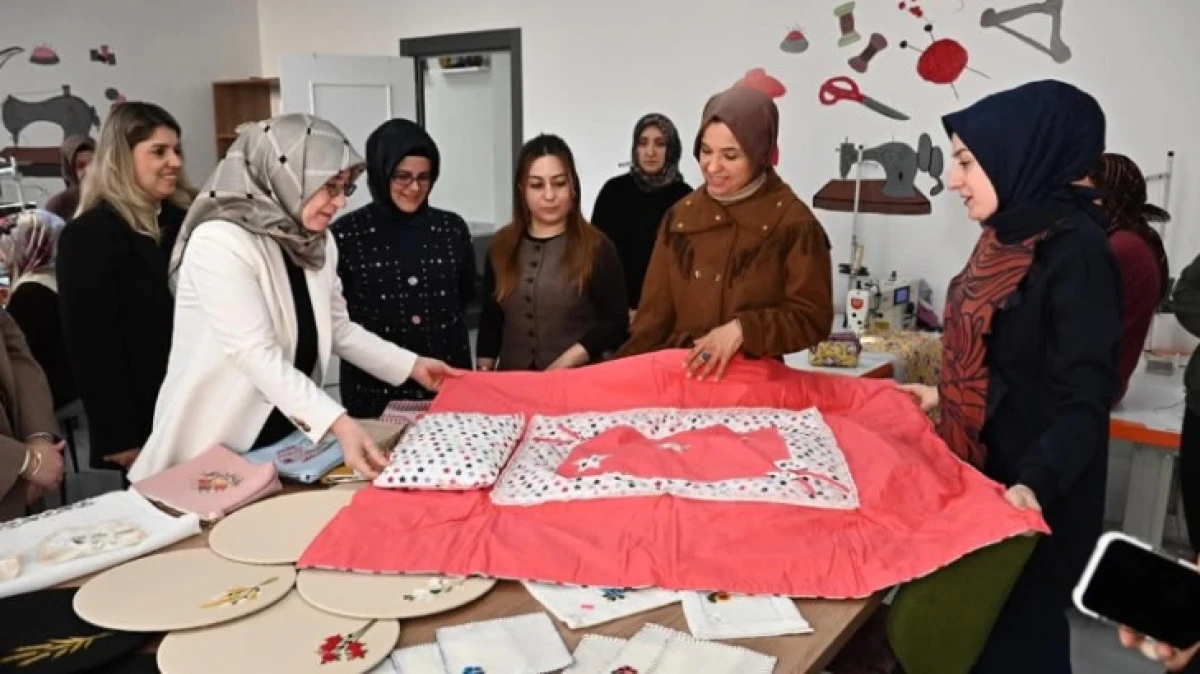 ADEM KADINLARA EĞİTİM VERMEYE DEVAM EDİYOR 