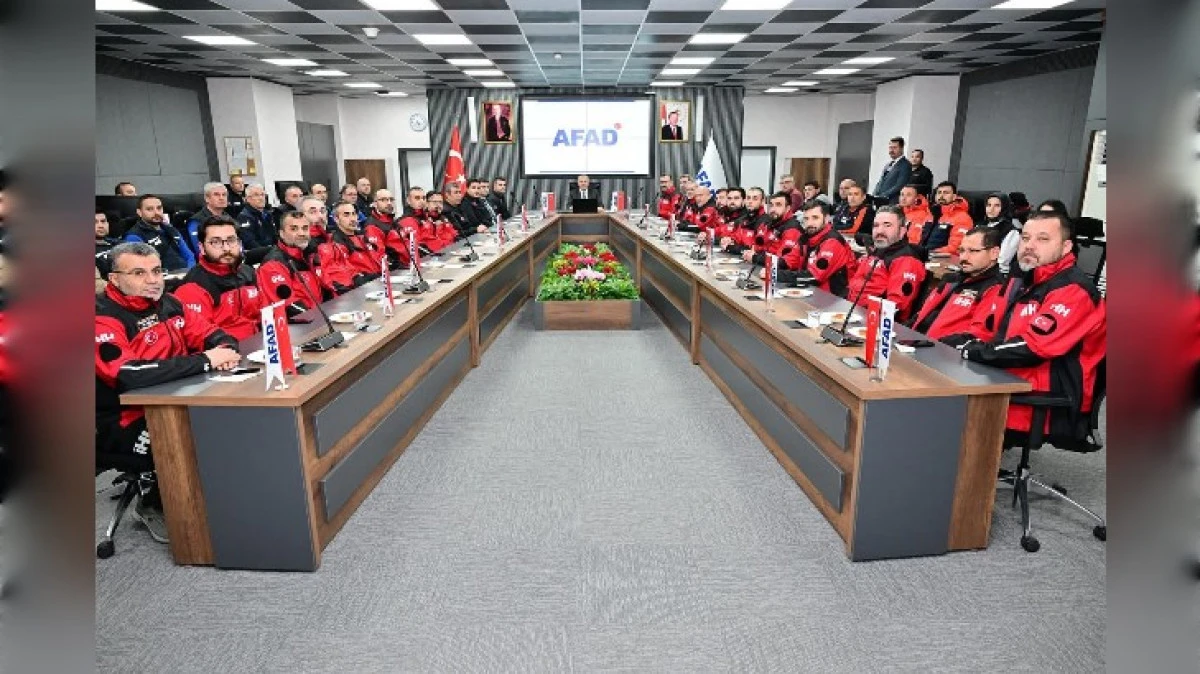 AFAD PERSONELİNE BR&Ouml;VE TAKDİM EDİLDİ 