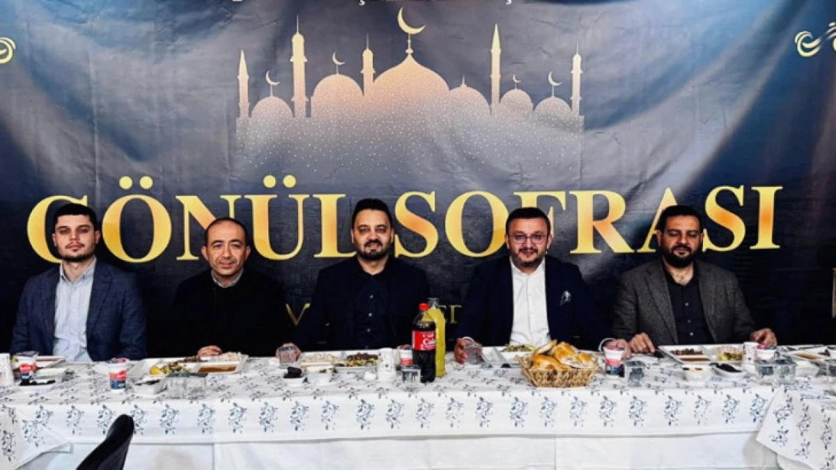 AK PARTİDE ESKİ VE YENİ Y&Ouml;NETİCİLER İFTARDA BULUŞTU 