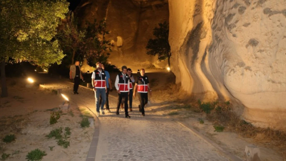 ASLANBAY GECE TURİZMİ İ&Ccedil;İN AYDINLATILAN PAŞABAĞLARINI GEZDİ