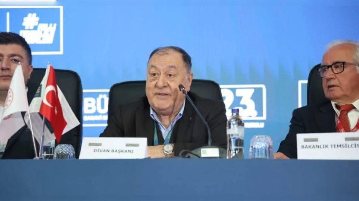 BAKAN KATILDI, DİVAN BAŞKANLIĞINI PARMAKSIZ YAPTI 