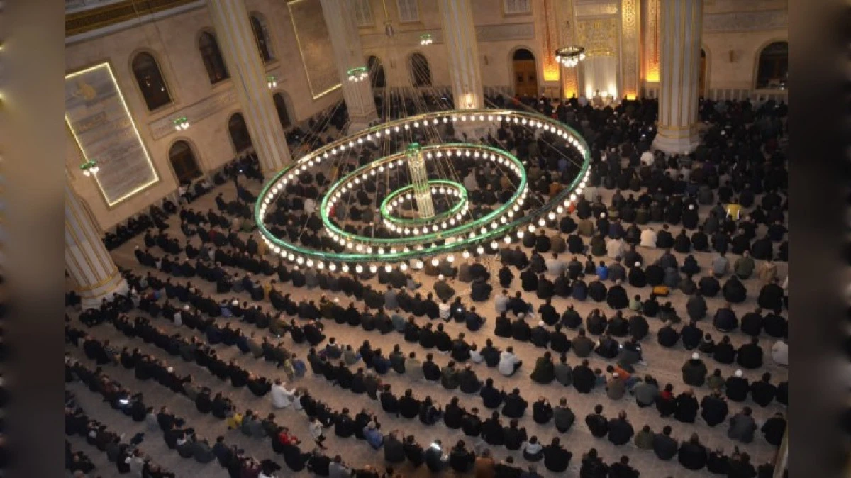 BERAT KANDİLİ DUALARLA YAD EDİLDİ 