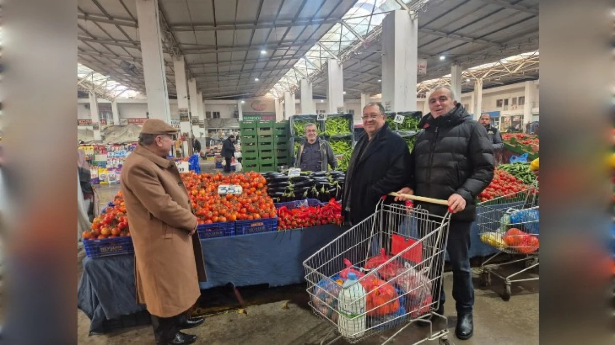 B&Uuml;LENT YUMUŞ PAZARDA VATANDAŞLARLA BULUŞTU 