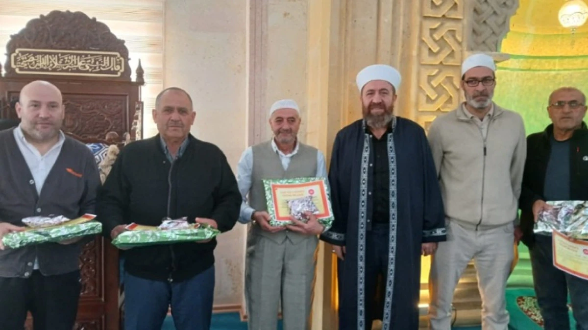 CAMİDE KUR'AN &Ouml;ĞRENEN VATANDAŞLAR BELGE ALDI