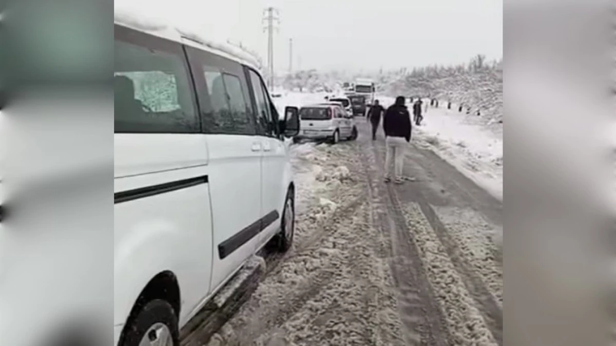 ÇARDAK UÇHİSAR YOLUNDA ARAÇLAR KALDI 