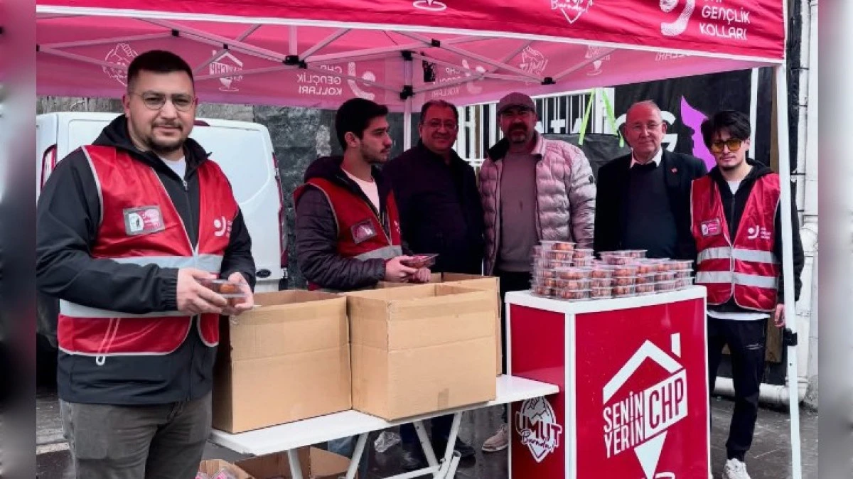 CHP BERAT KANDİLİ DOLAYISIYLA LOKMA DAĞITTI 