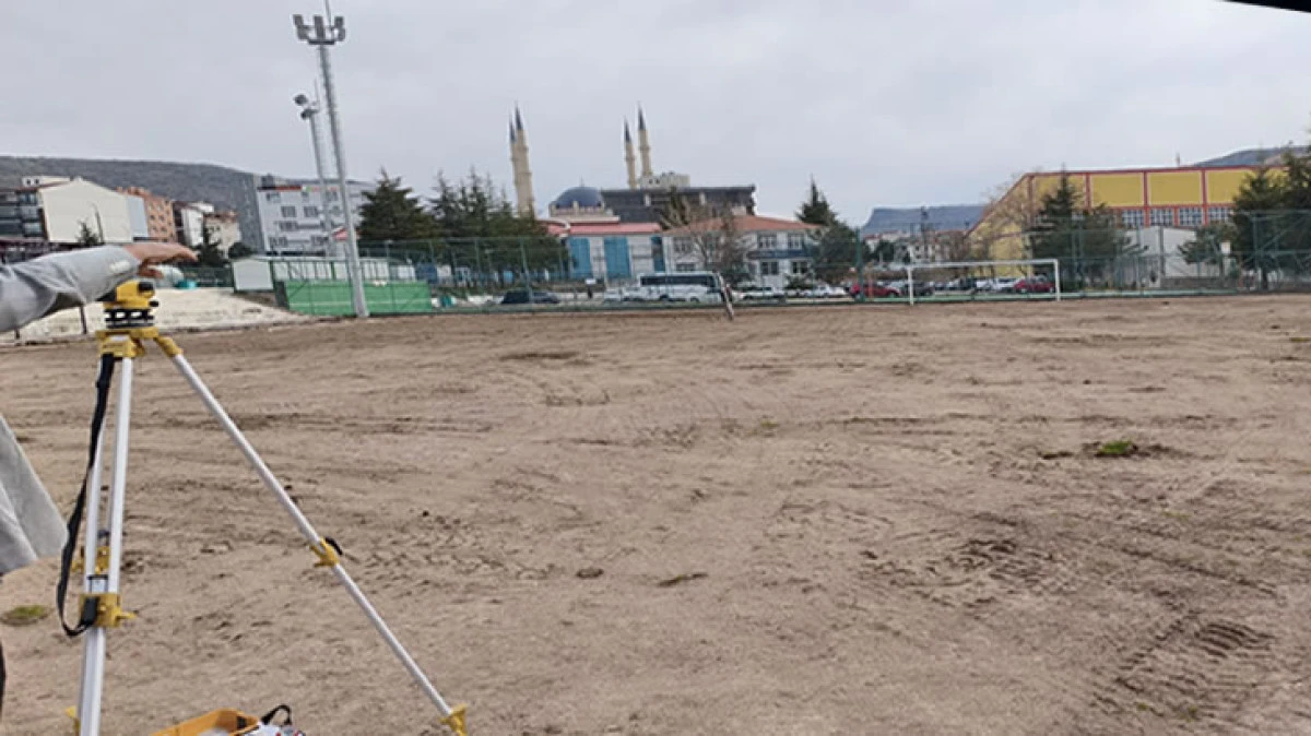 &Ccedil;İM SAHA SENTETİK SAHAYA &Ccedil;EVRİLİYOR