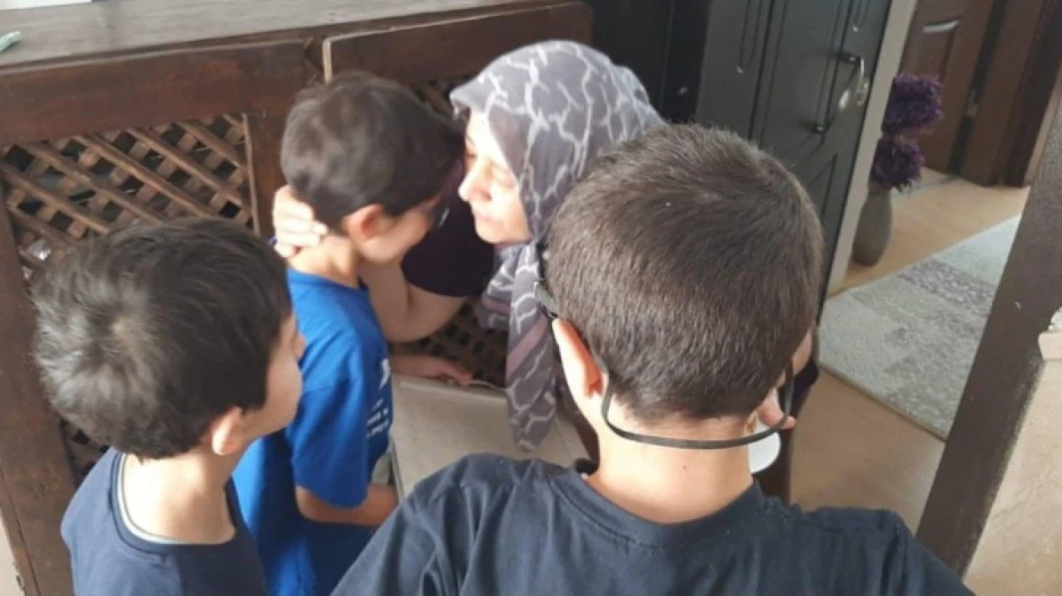 &Ccedil;OCUK EVLERİNDEKİ &Ccedil;OCUKLAR KANDİL SİMİDİ YAPIP KOMŞULARINA DAĞITTI 