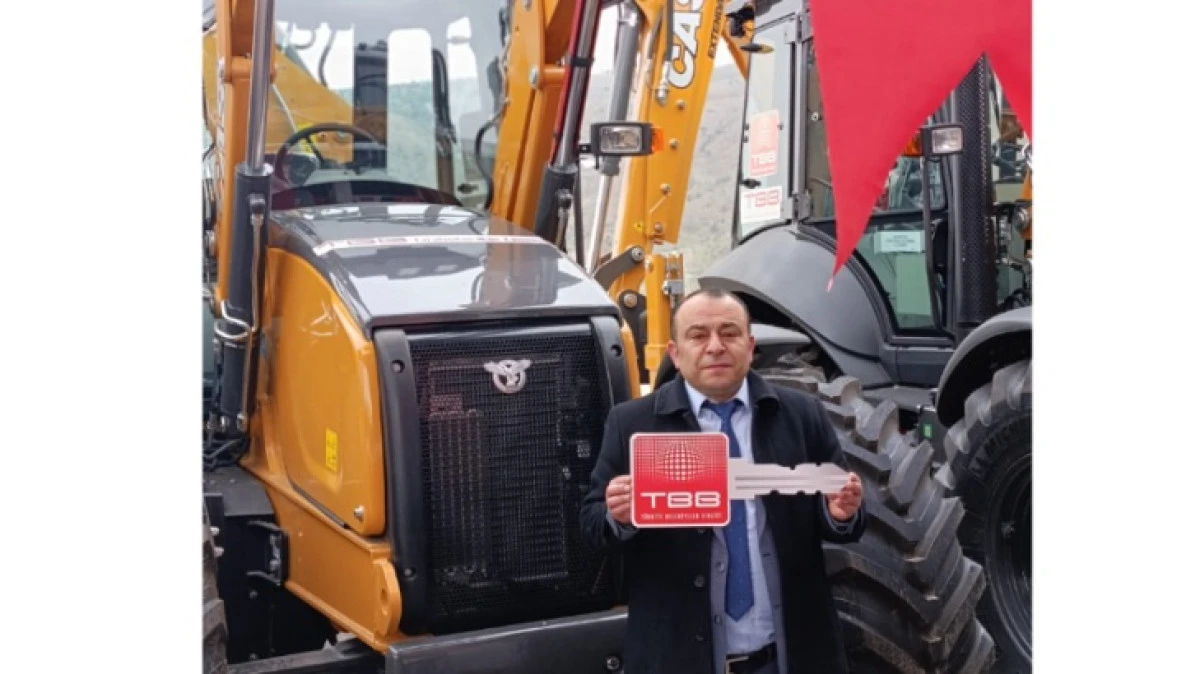 DERİNKUYU BELEDİYESİNE 4*4 KAZICI Y&Uuml;KLEYİCİ HİBE EDİLDİ 