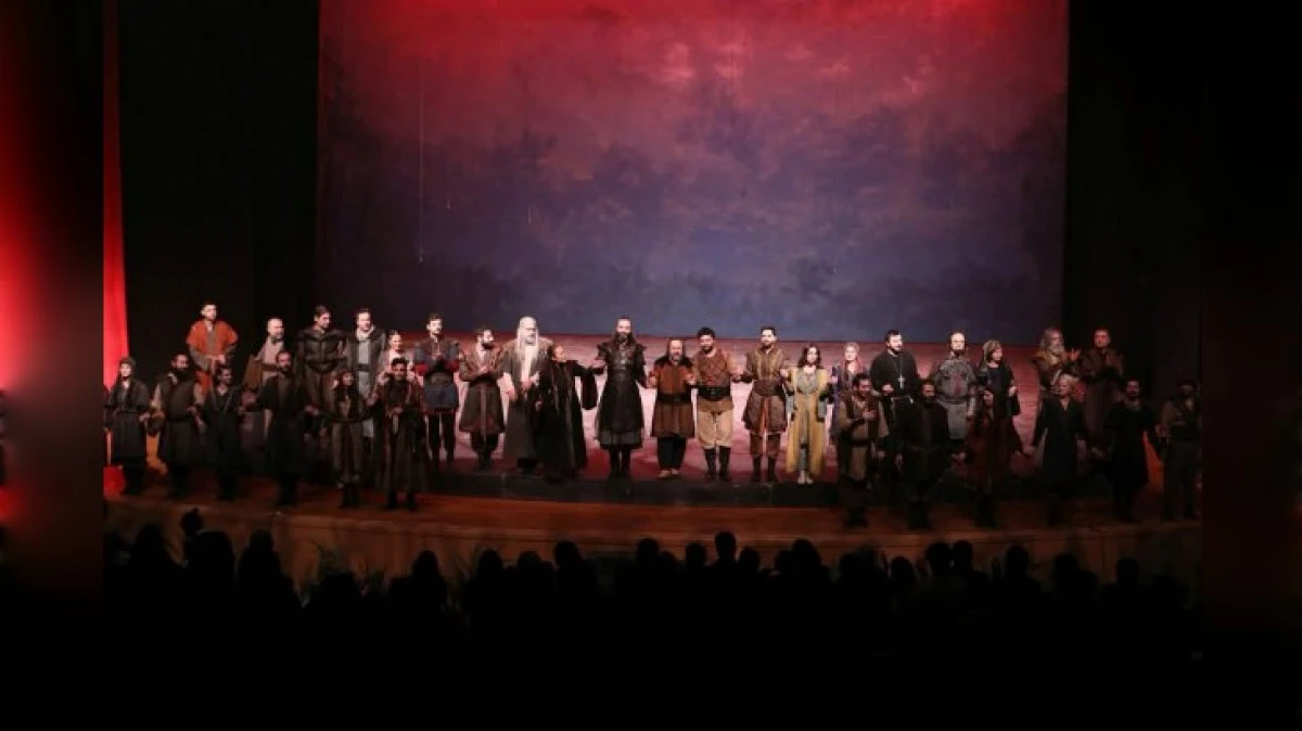 DEVLET ANA NEVÜ'DE SAHNELEDİ 