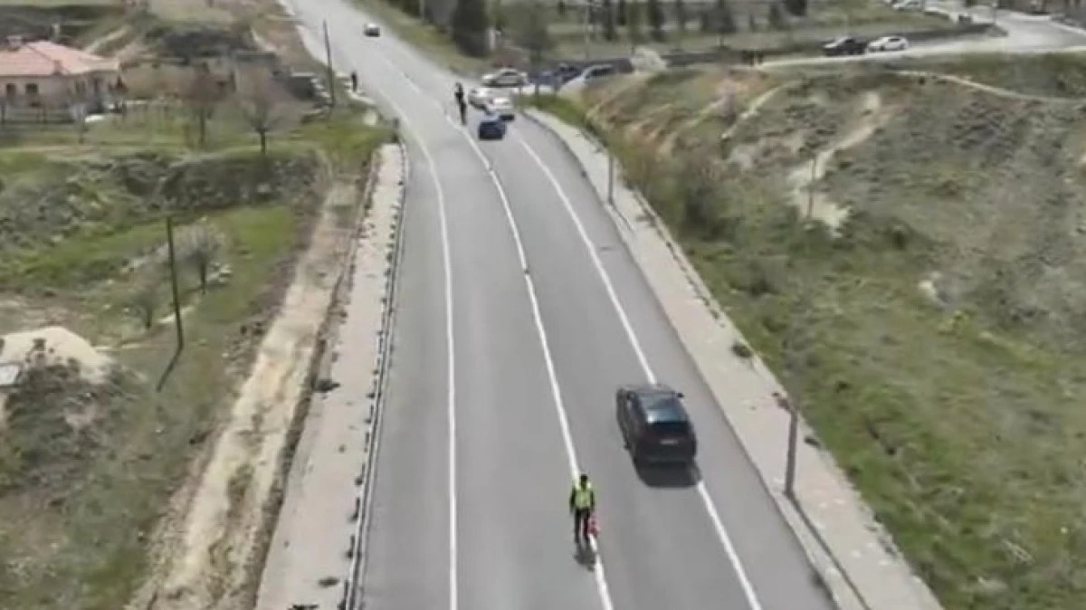 DRONE İLE TRAFİK KONTROLLERİ ARALIKSIZ S&Uuml;R&Uuml;YOR 