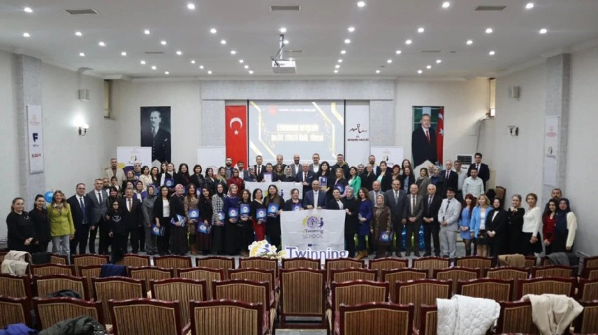 E-TEWİNİNG &Ouml;D&Uuml;L T&Ouml;RENİ D&Uuml;ZENLENDİ 