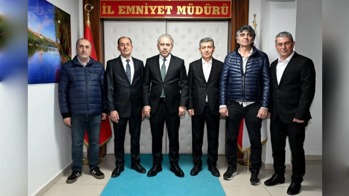 EMEKLİYE AYRILAN PERSONELE EMNİYET M&Uuml;D&Uuml;R&Uuml; PLAKET VERDİ 