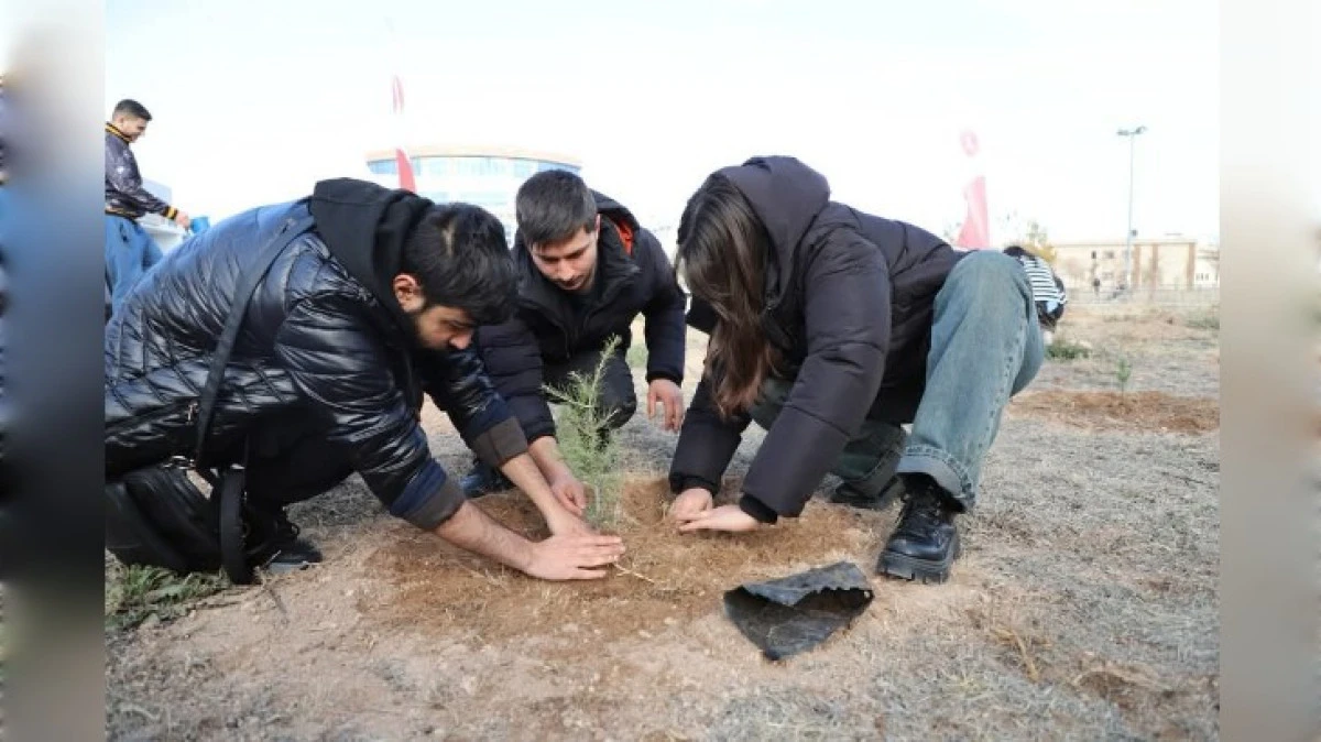 GENÇ TURİZMCİLER FİDAN DİKTİ 