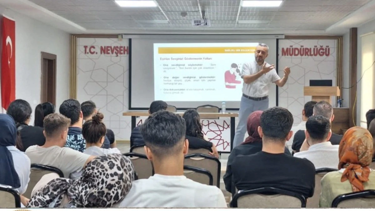 GEN&Ccedil;LERE EVLİLİK &Ouml;NCESİ EĞİTİM VERİLİYOR 