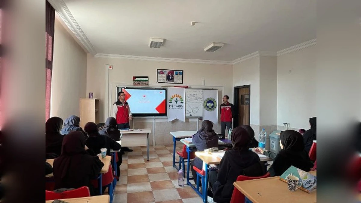 GEN&Ccedil;LERE TARIM ANLATILDI 