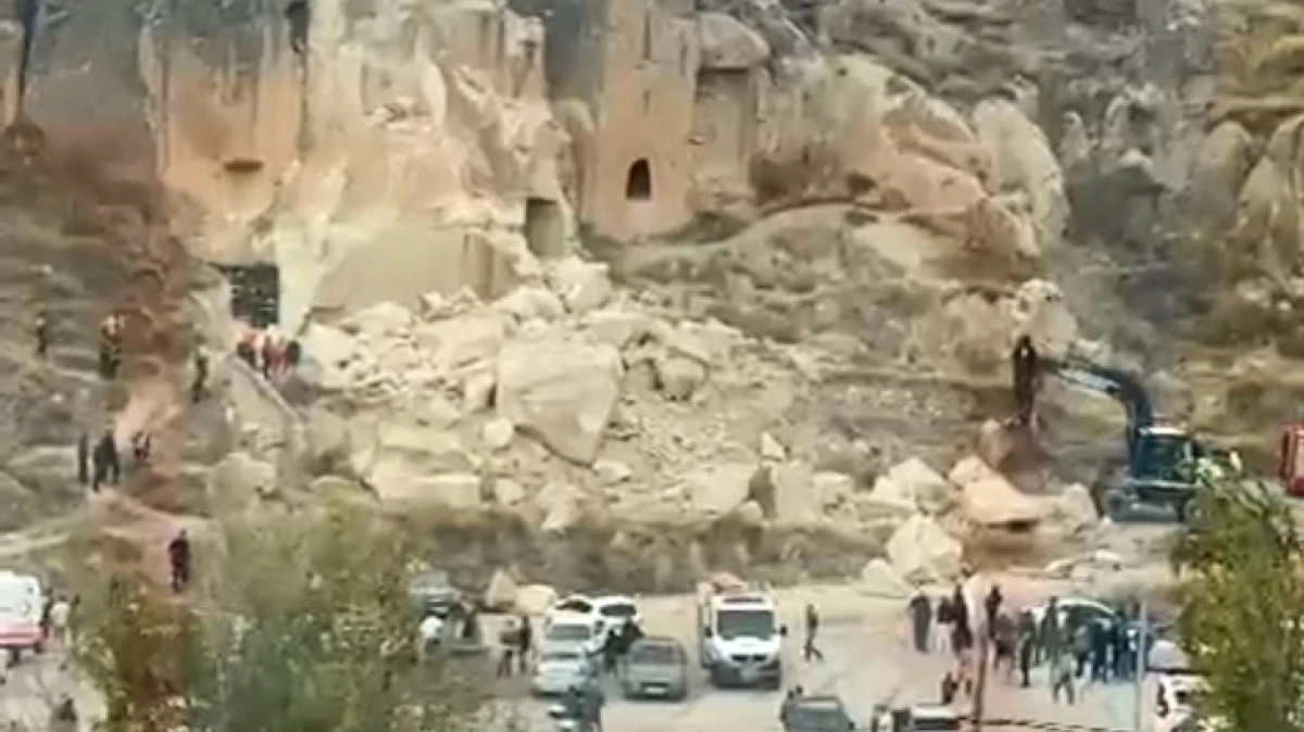 G&Ouml;REME'DE KAYA YIKILMASI SONUCUNDA İLK BİLGİLERE G&Ouml;RE 2 &Ouml;L&Uuml; 1 YARALI OLDUĞU A&Ccedil;IKLANDI 