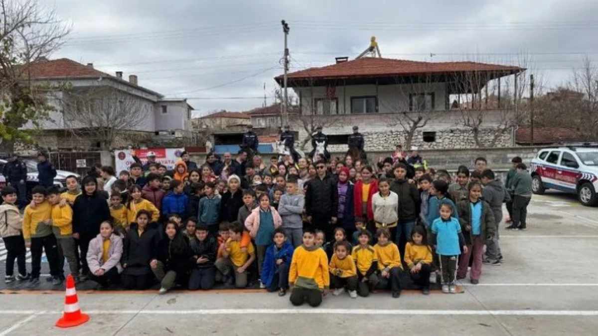 GÜLŞEHİR'DE ÖĞRENCİLERE TRAFİK EĞİTİMİ VERİLDİ 