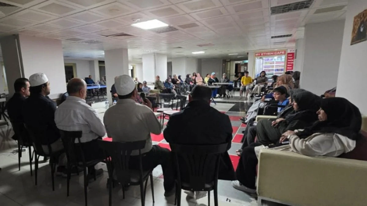 HASTALARA MANEVİ DESTEK OLUYORLAR 