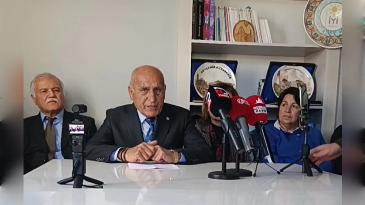 İYİ PARTİ İL BAŞKANI &Ouml;MER AY BASIN TOPLANTISI D&Uuml;ZENLEDİ 