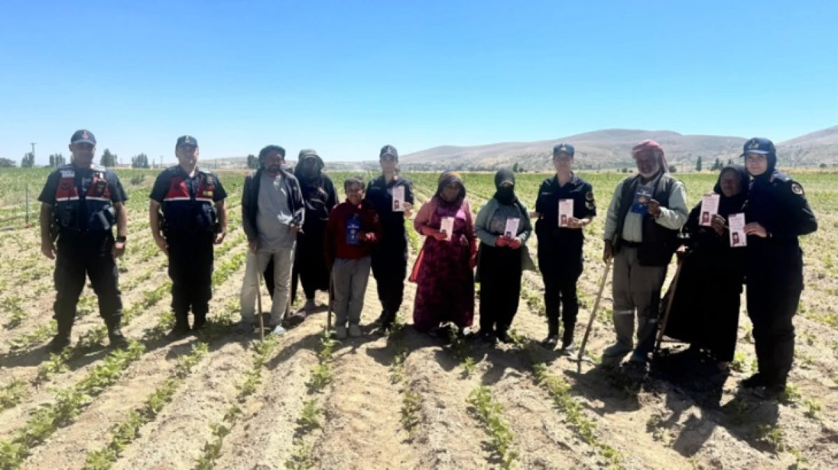 JANDARMA KADINA KARŞI ŞİDDETİ TARLADA KADINLARA ANLATTI 