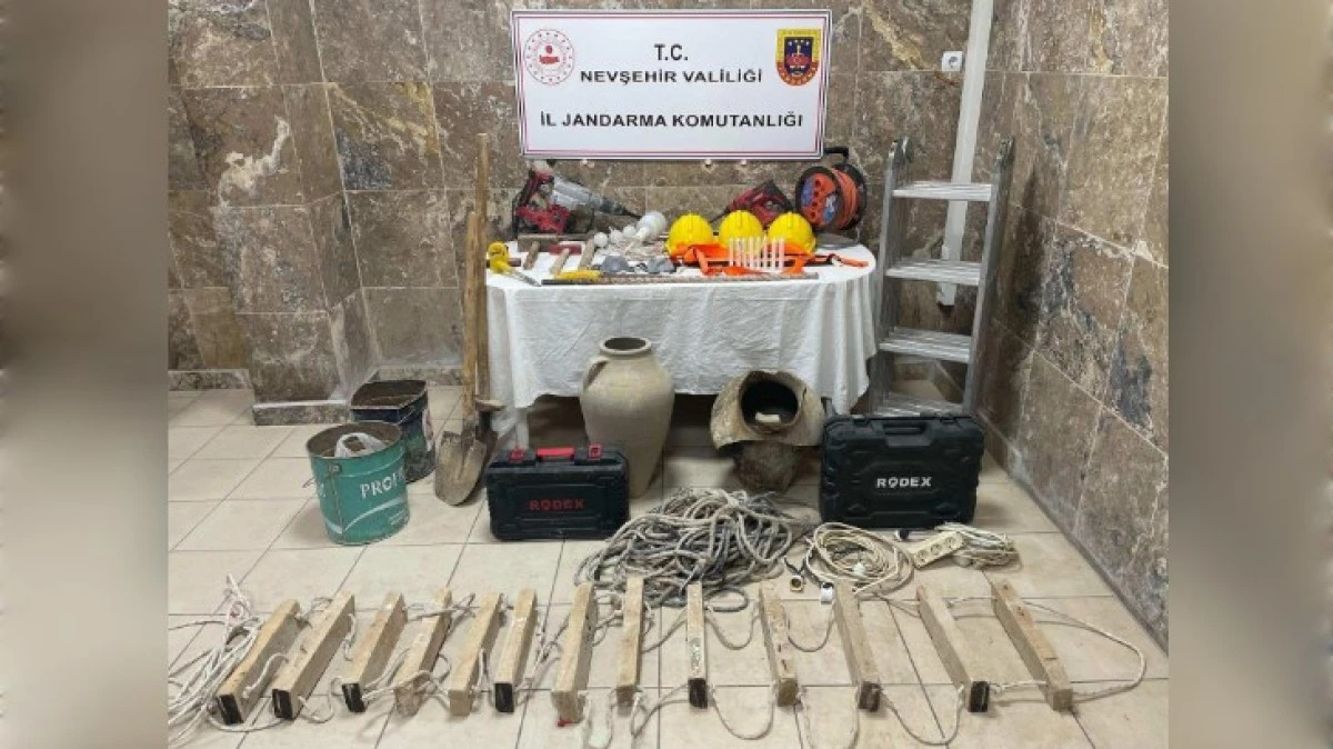 KAÇAK KAZIYA JANDARMA'DAN SUÇÜSTÜ 