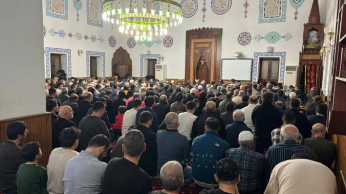 KADİR GECESİNDE CAMİİLER DOLDU TAŞTI 