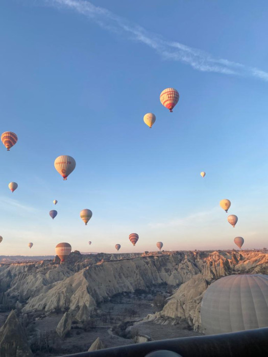 Kapadokya'da fırtına nedeniyle balon uçuşları iptal edildi