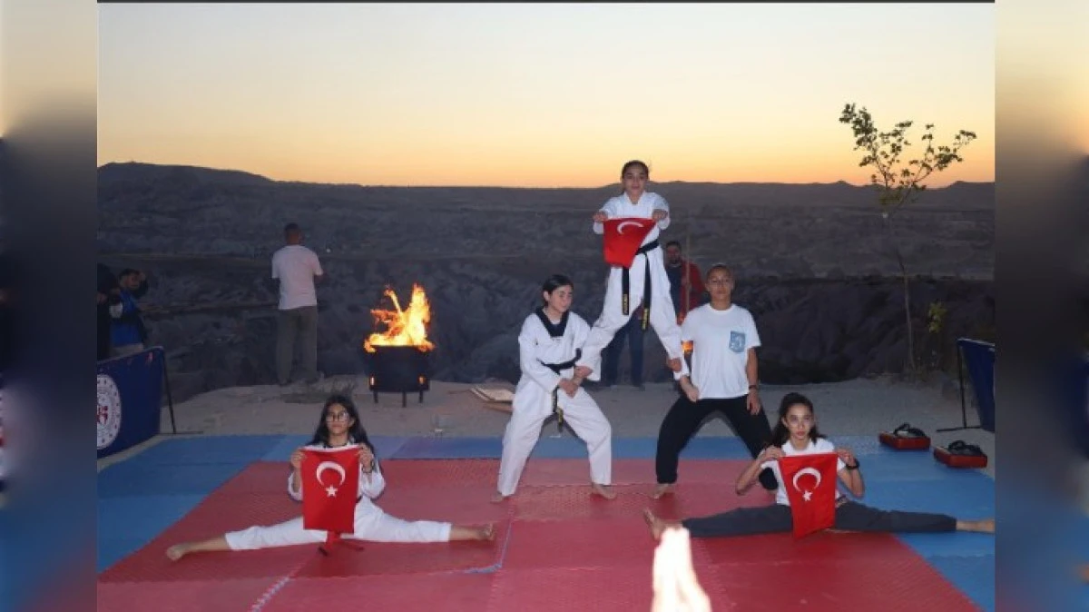 KAPADOKYA'NIN GÖBEĞİNDE TEKVANDO GÖSTERİSİ 