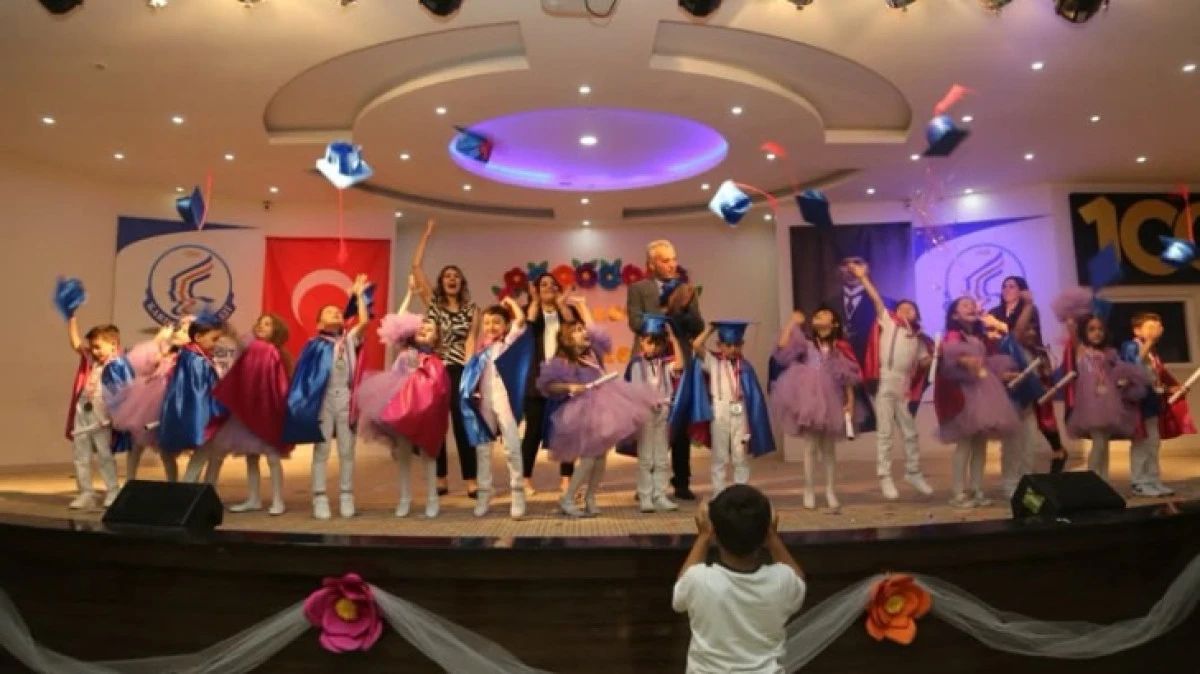 Kardelen Anaokulu &ouml;ğrencileri muhteşem bir t&ouml;renle mezun oldu