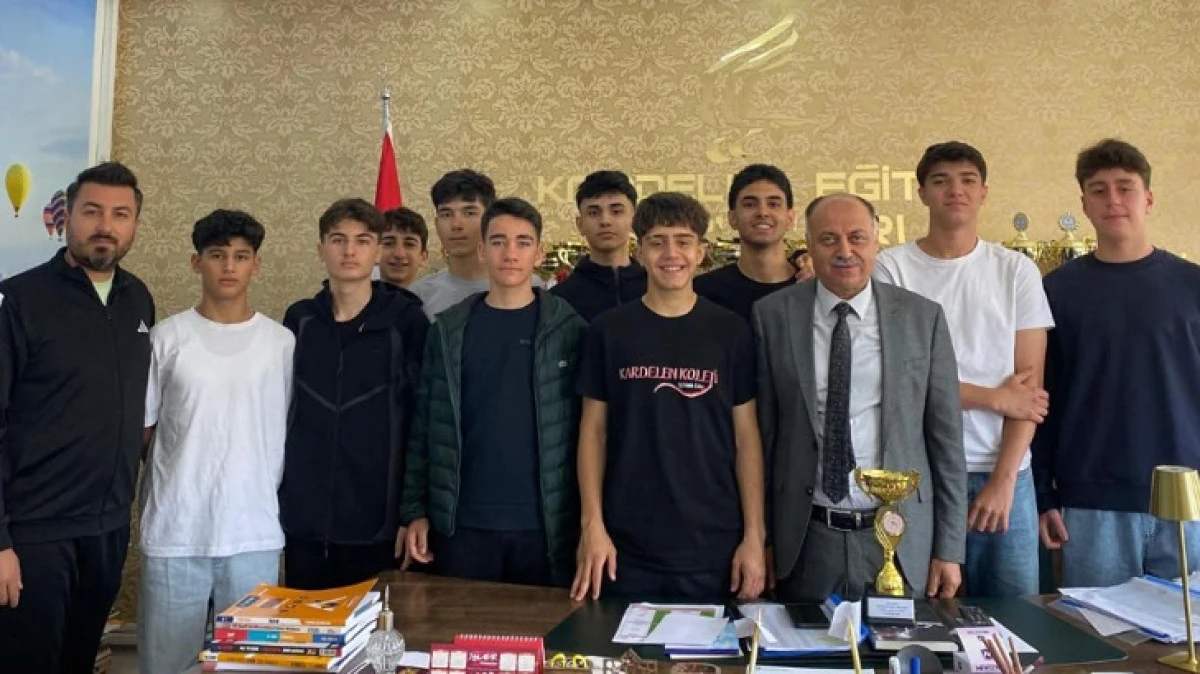 Kardelen futsal takımı il &uuml;&ccedil;&uuml;nc&uuml;s&uuml; oldu