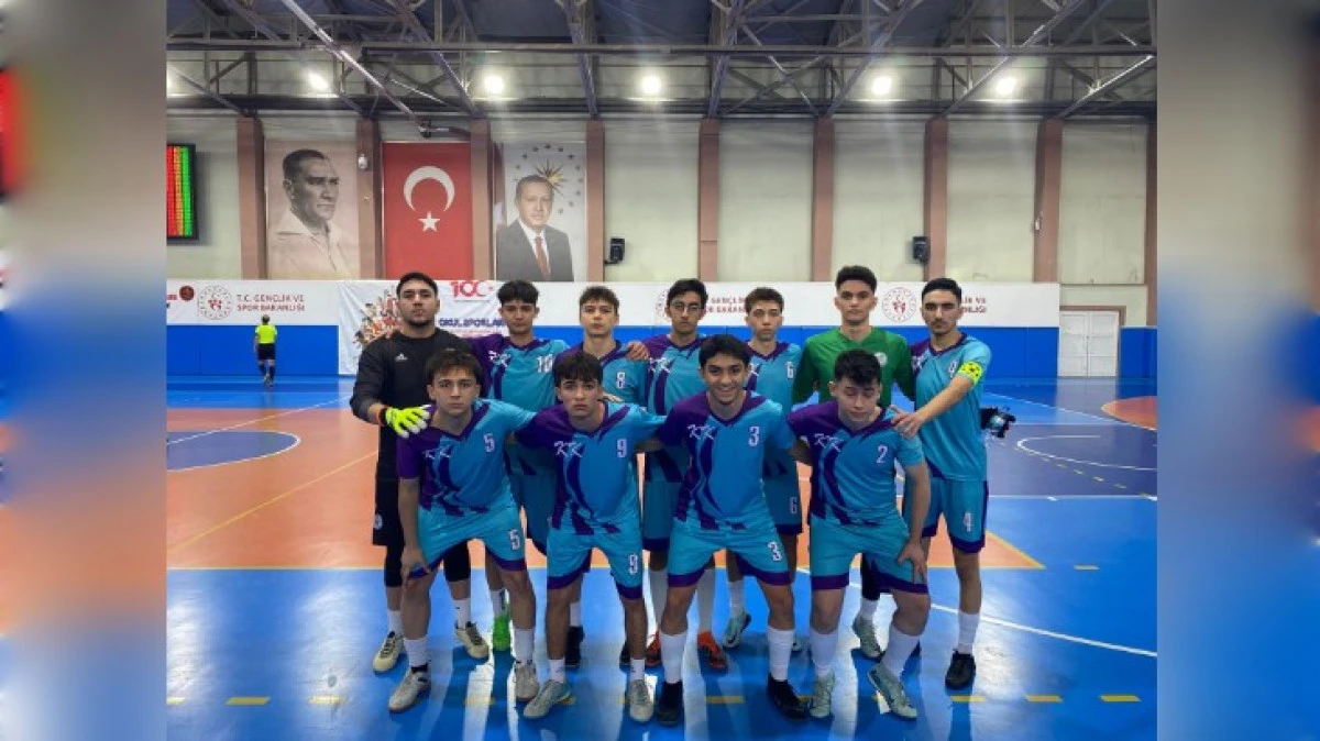 KARDELEN KOLEJİ &Ccedil;EYREK FİNALDE