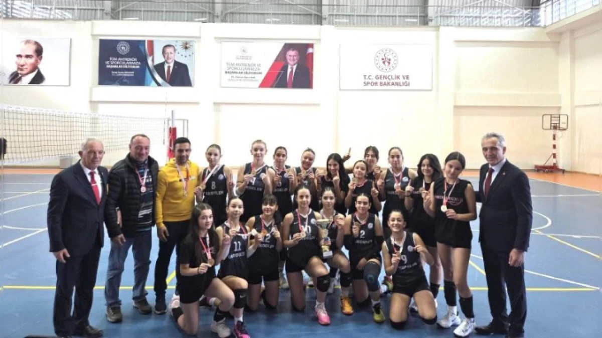 KARDELEN KOLEJİ ŞAMPİYON OLDU 