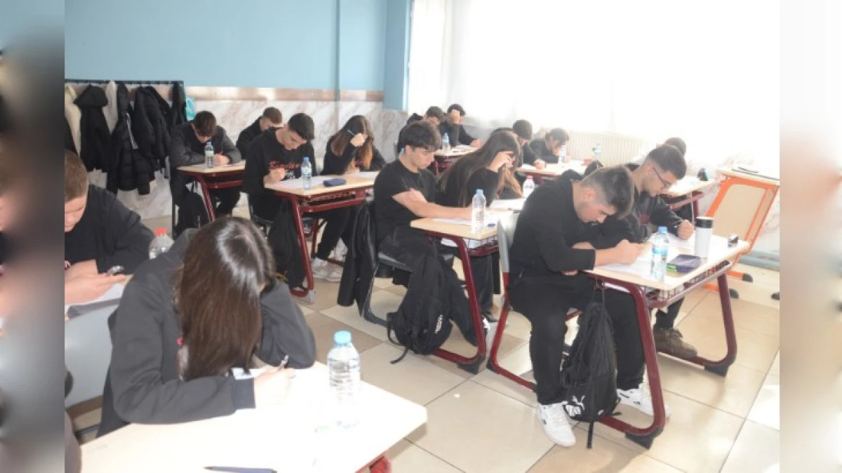 KARDELEN KOLEJİNDE TYT SINAVI YAPILDI 