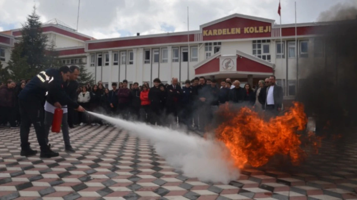 KARDELEN KOLEJİNDE YANGIN TATBİKATI YAPILDI 
