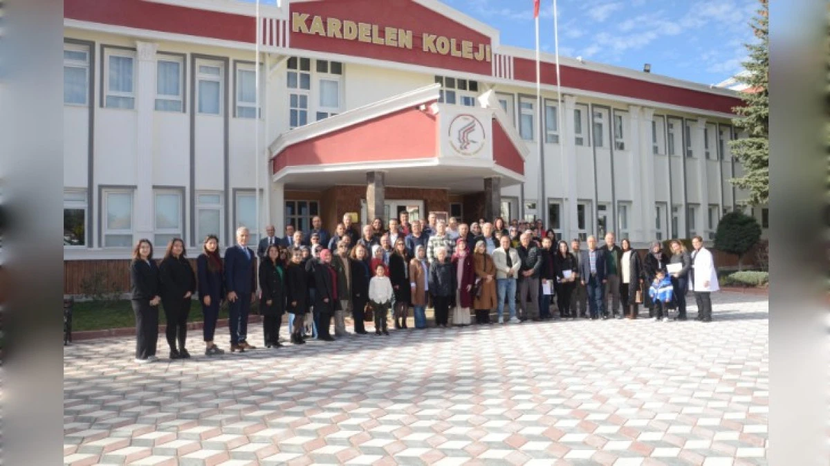 KARDELEN KOLEJİNDEN ÖĞRETMENLER GÜNÜ JESTİ 