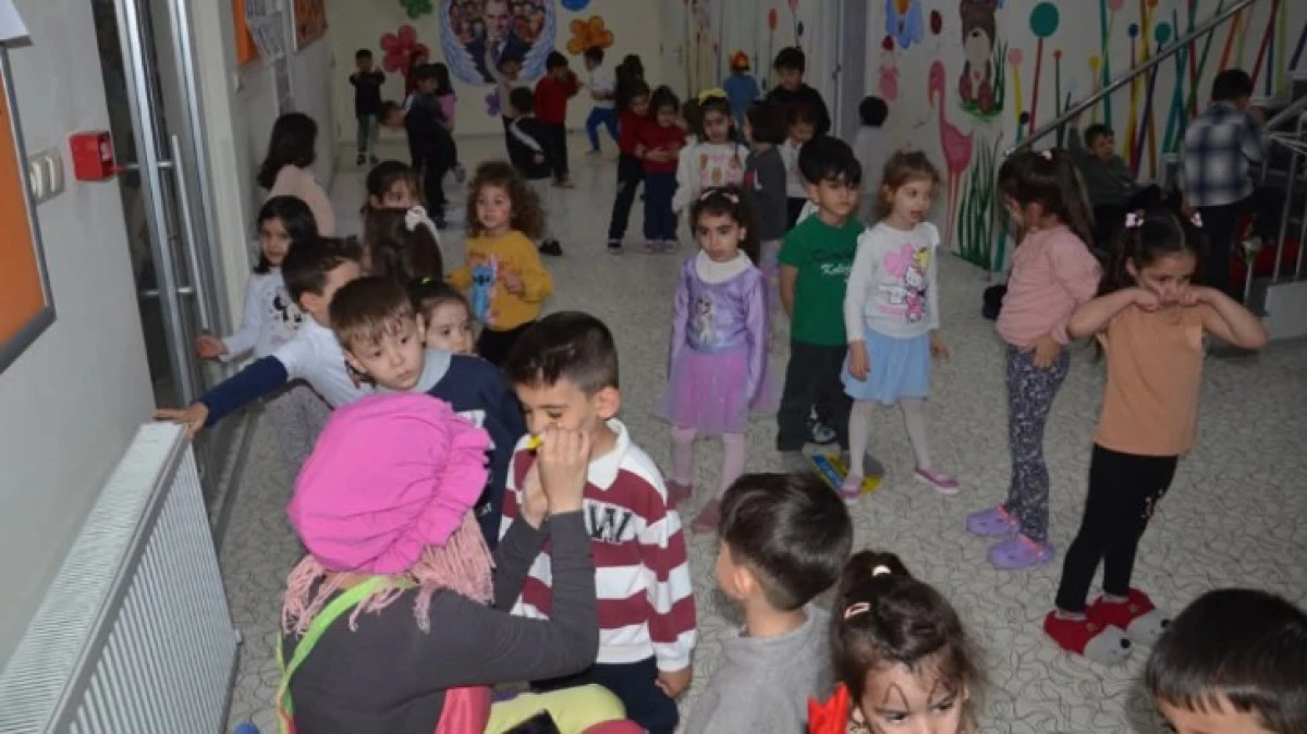 Kardelen&rsquo;de şenlik: &Ouml;ğrenciler doyasıya eğlendi