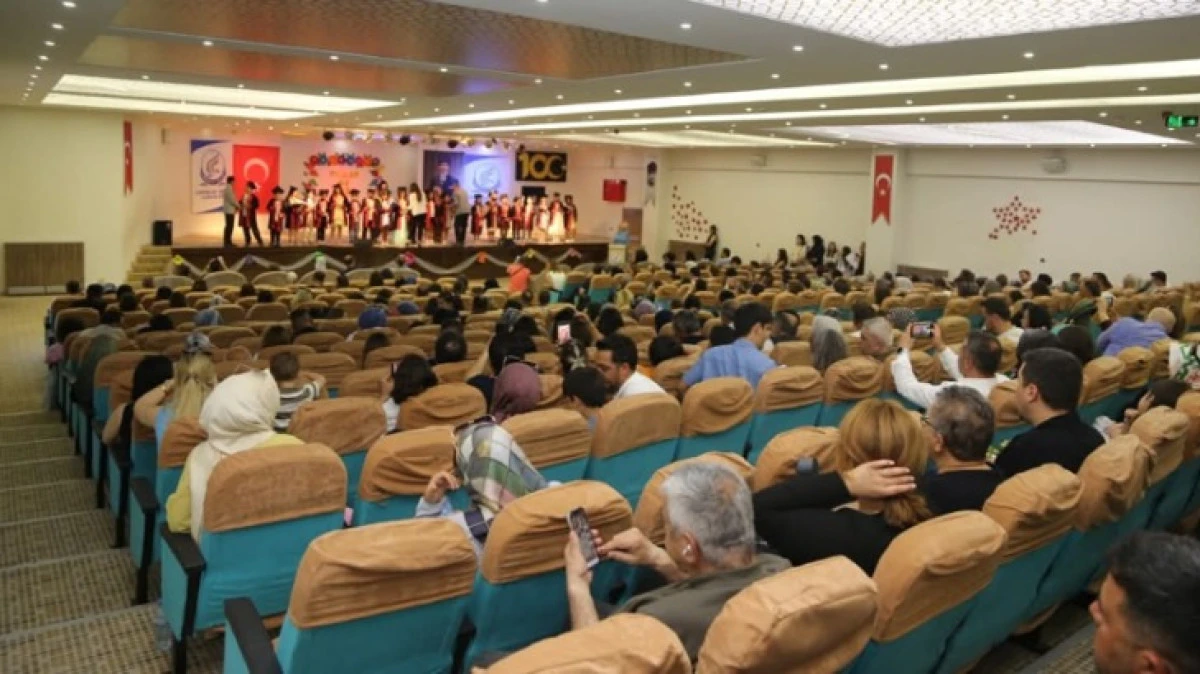 Kardelenli 4. sınıflar mezuniyet sevinci yaşadı