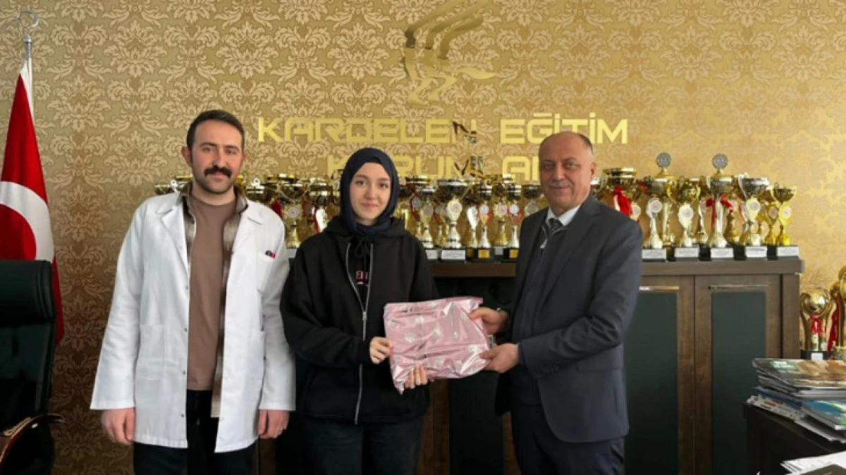 KARDELEN'Lİ &Ouml;ĞRENCİ &Ccedil;İZDİĞİ RESİMLE İL 3'&Uuml;NC&Uuml;S&Uuml; OLDU 