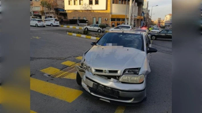 Kazada savrulan araç kaldırımdaki yayaya çarptı: 1 ağır yaralı